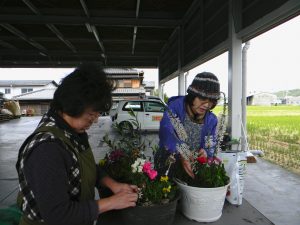 季節の花で寄せ植え講習会