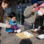 兵庫みらい・直売所で七草がゆ振る舞う0107②